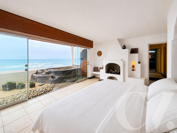 LINDA CASA EN VENTA ESTILO MEDITERRANEO CON UBICACION PRIVILEGIADA PUNTA HERMOSA