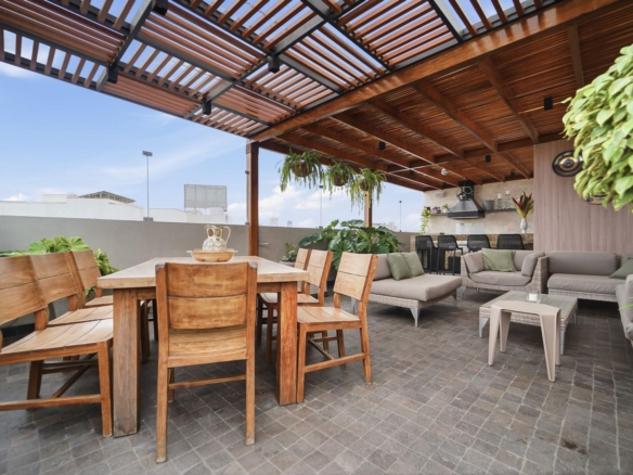 PENTHOUSE DUPLEX CON PISCINA Y TERRAZA EN MIRAFLORES LIMITE CON SAN ISIDRO