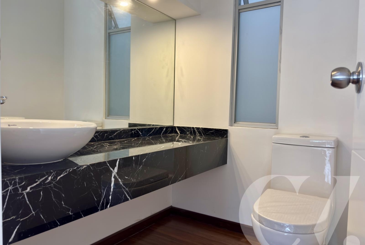 DUPLEX CON TERRAZA GRANDE, BBQ, Y VISTA A PARQUE