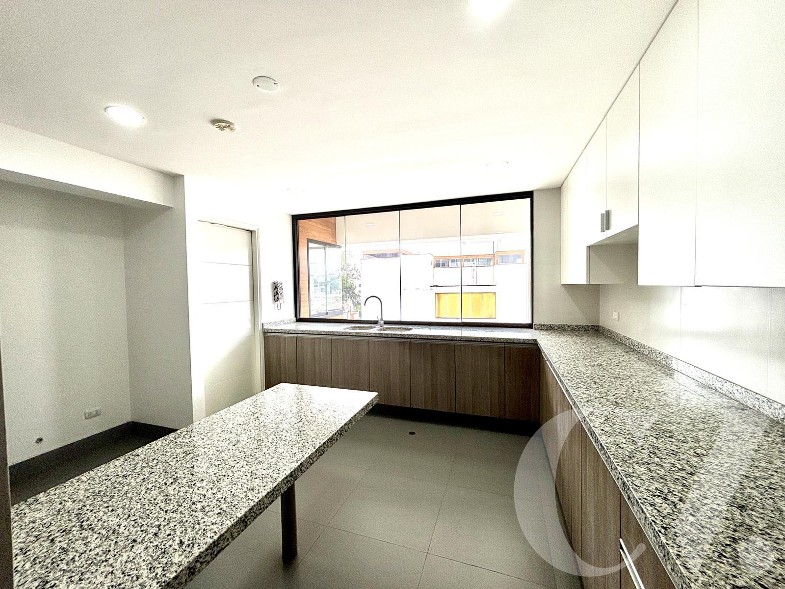 DUPLEX CON TERRAZA GRANDE, BBQ, Y VISTA A PARQUE