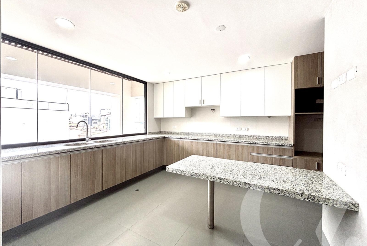 DUPLEX CON TERRAZA GRANDE, BBQ, Y VISTA A PARQUE