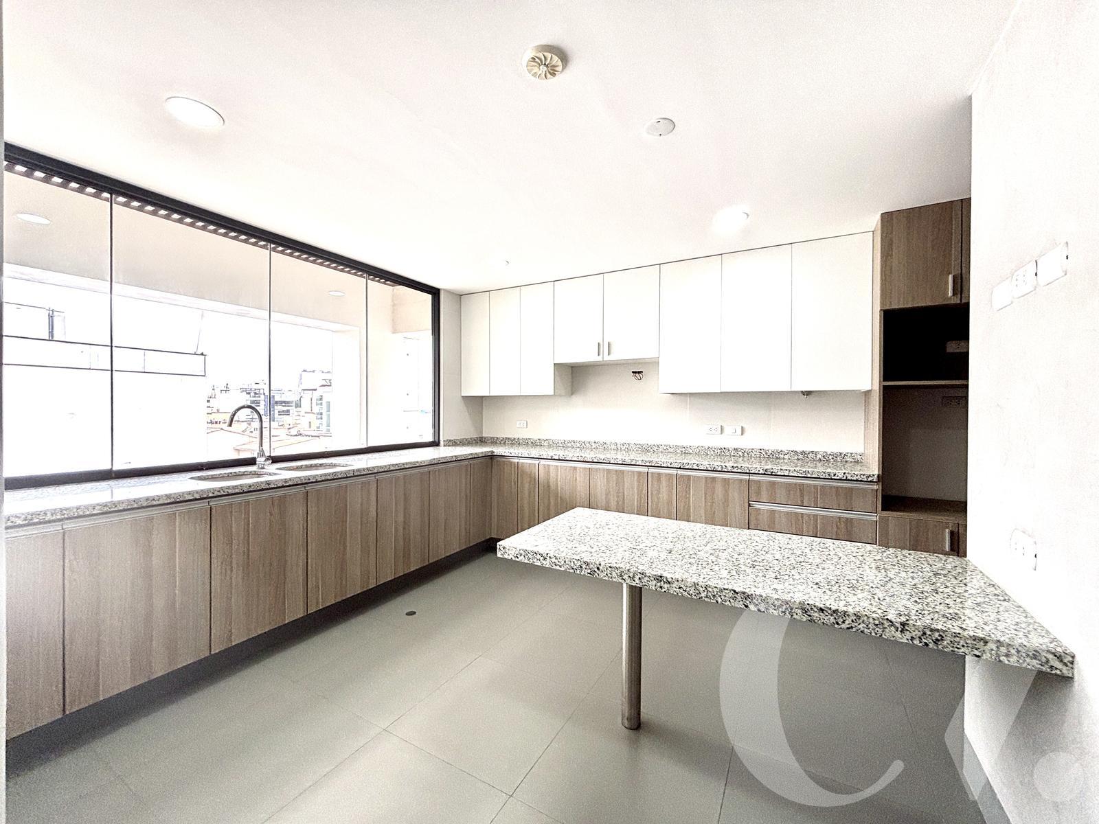 DUPLEX CON TERRAZA GRANDE, BBQ, Y VISTA A PARQUE