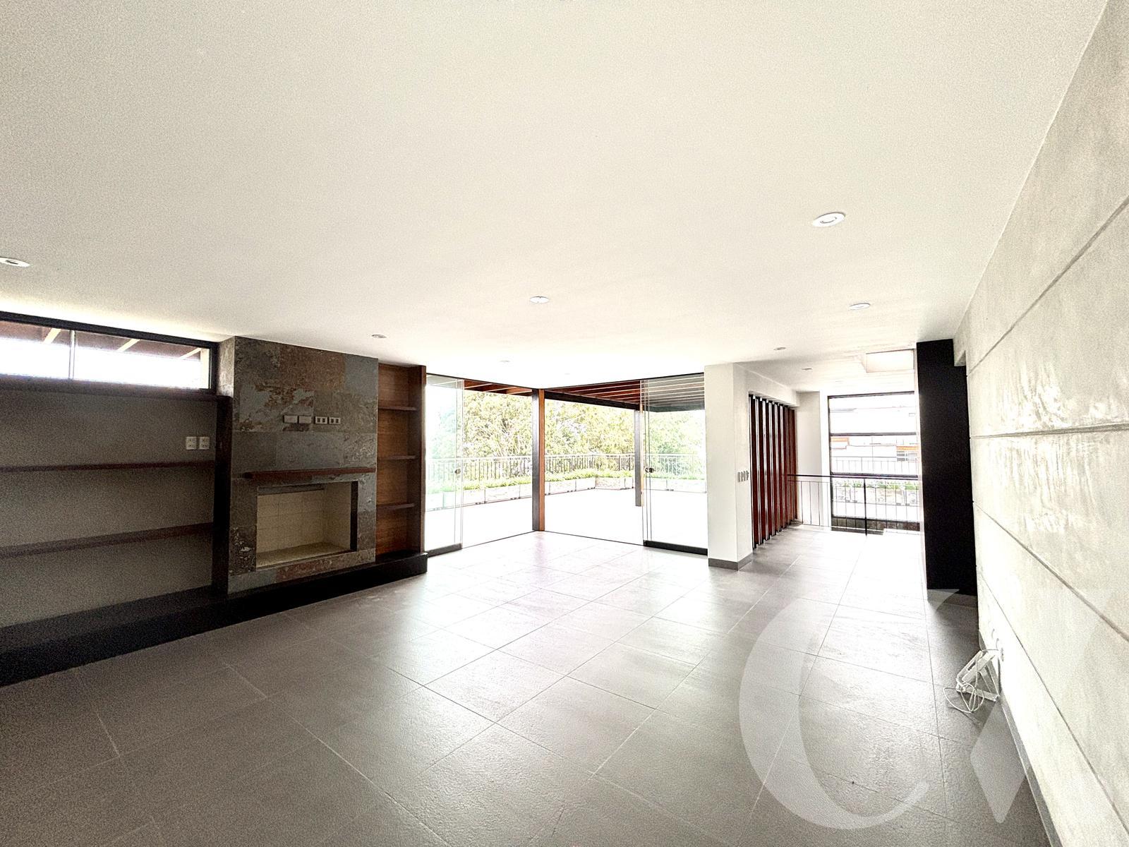 DUPLEX CON TERRAZA GRANDE, BBQ, Y VISTA A PARQUE