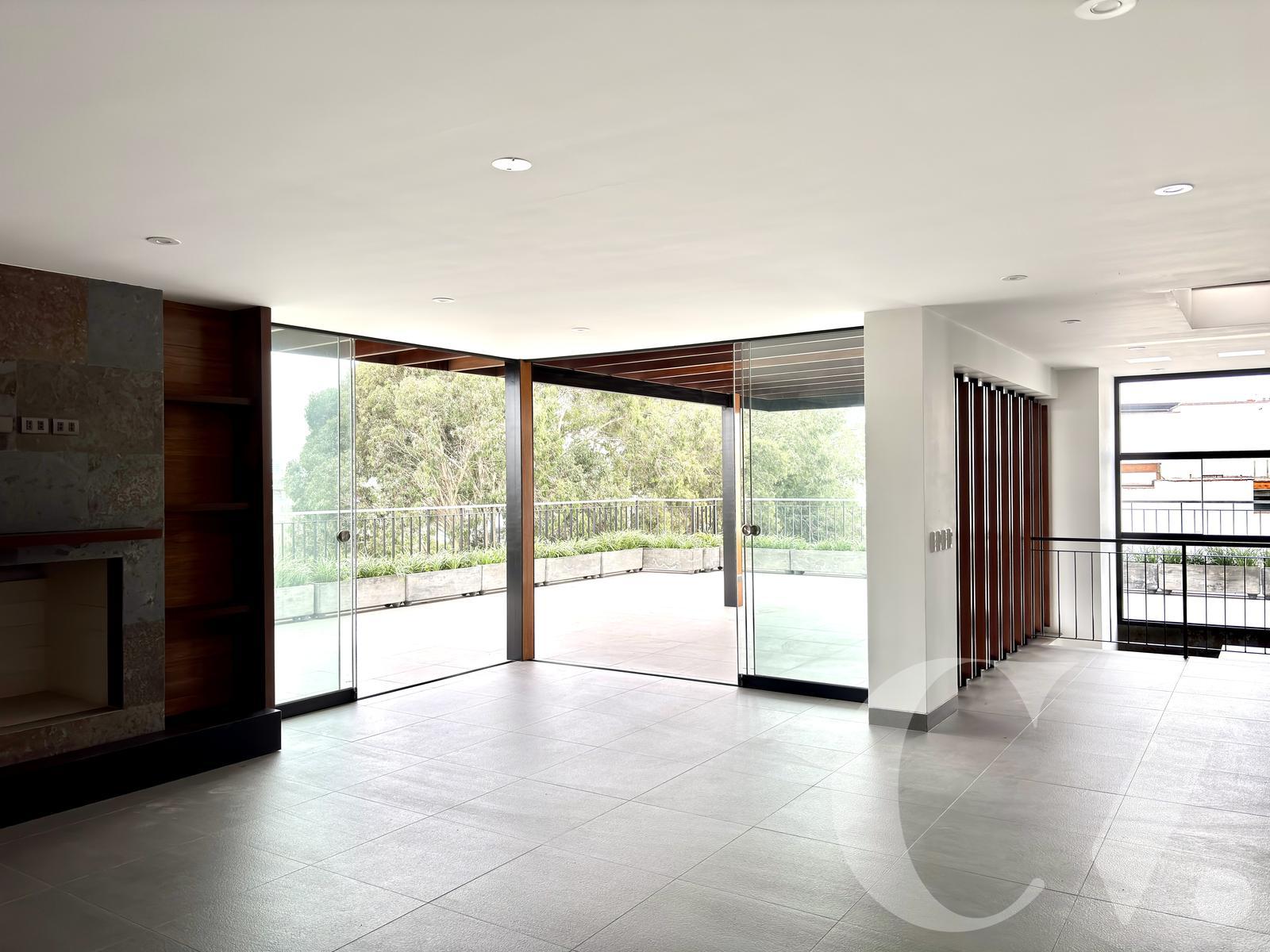 DUPLEX CON TERRAZA GRANDE, BBQ, Y VISTA A PARQUE