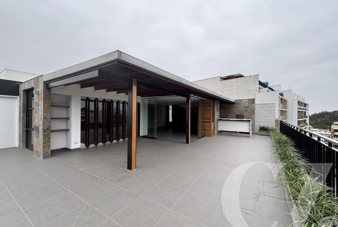 DUPLEX CON TERRAZA GRANDE, BBQ, Y VISTA A PARQUE