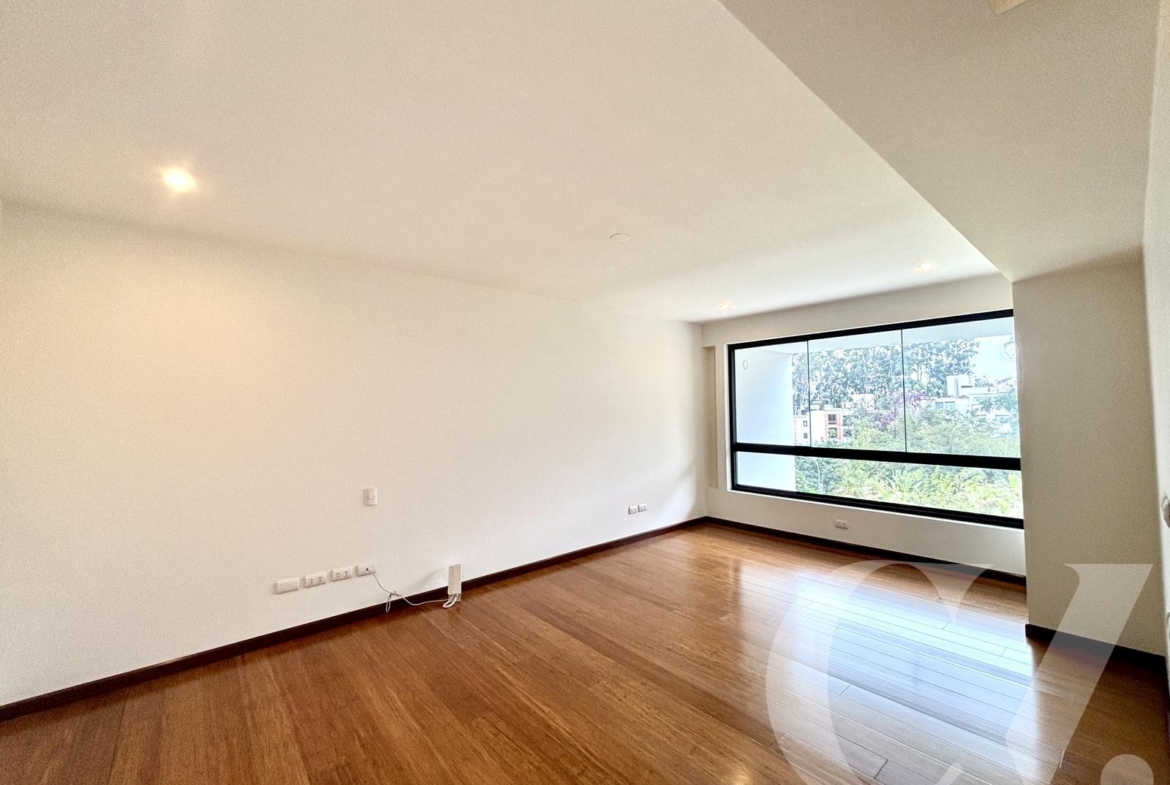 DUPLEX CON TERRAZA GRANDE, BBQ, Y VISTA A PARQUE