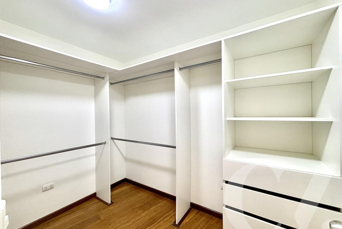 DUPLEX CON TERRAZA GRANDE, BBQ, Y VISTA A PARQUE