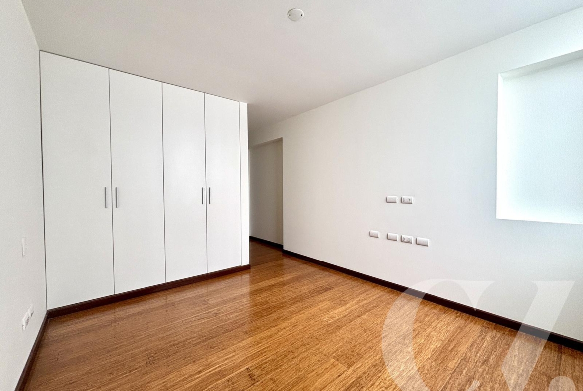 DUPLEX CON TERRAZA GRANDE, BBQ, Y VISTA A PARQUE