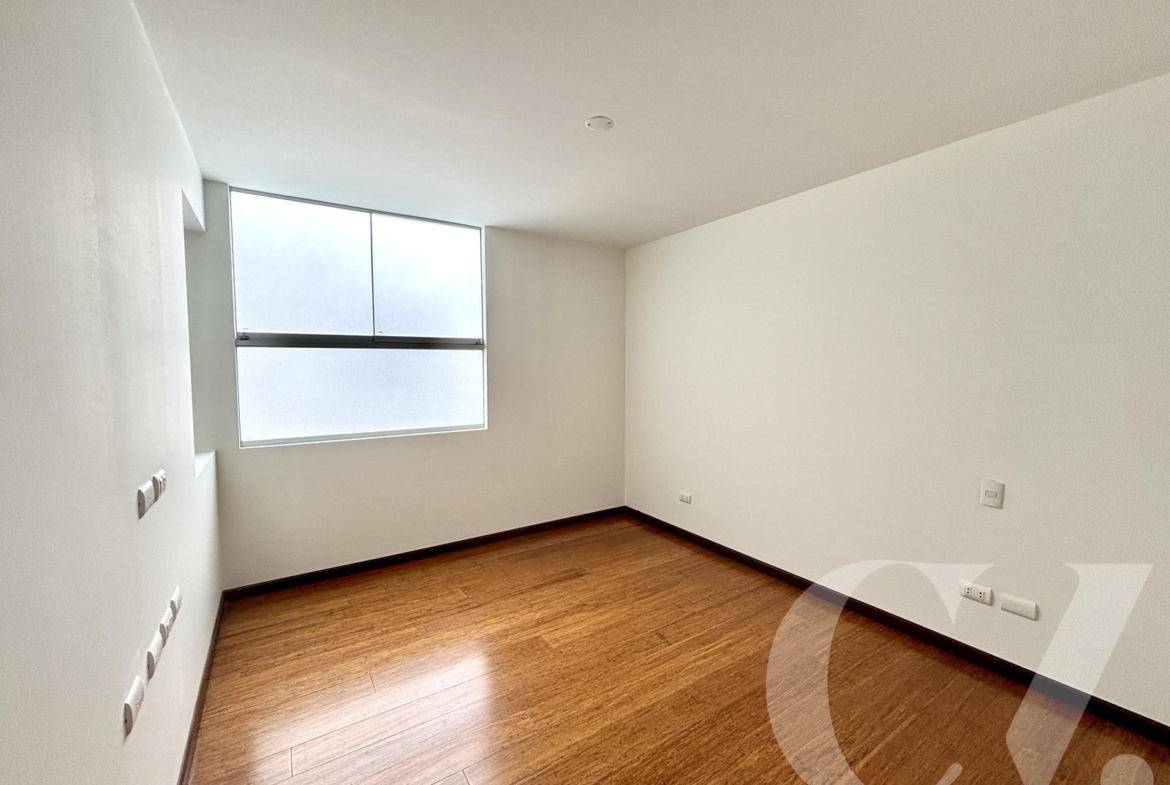 DUPLEX CON TERRAZA GRANDE, BBQ, Y VISTA A PARQUE