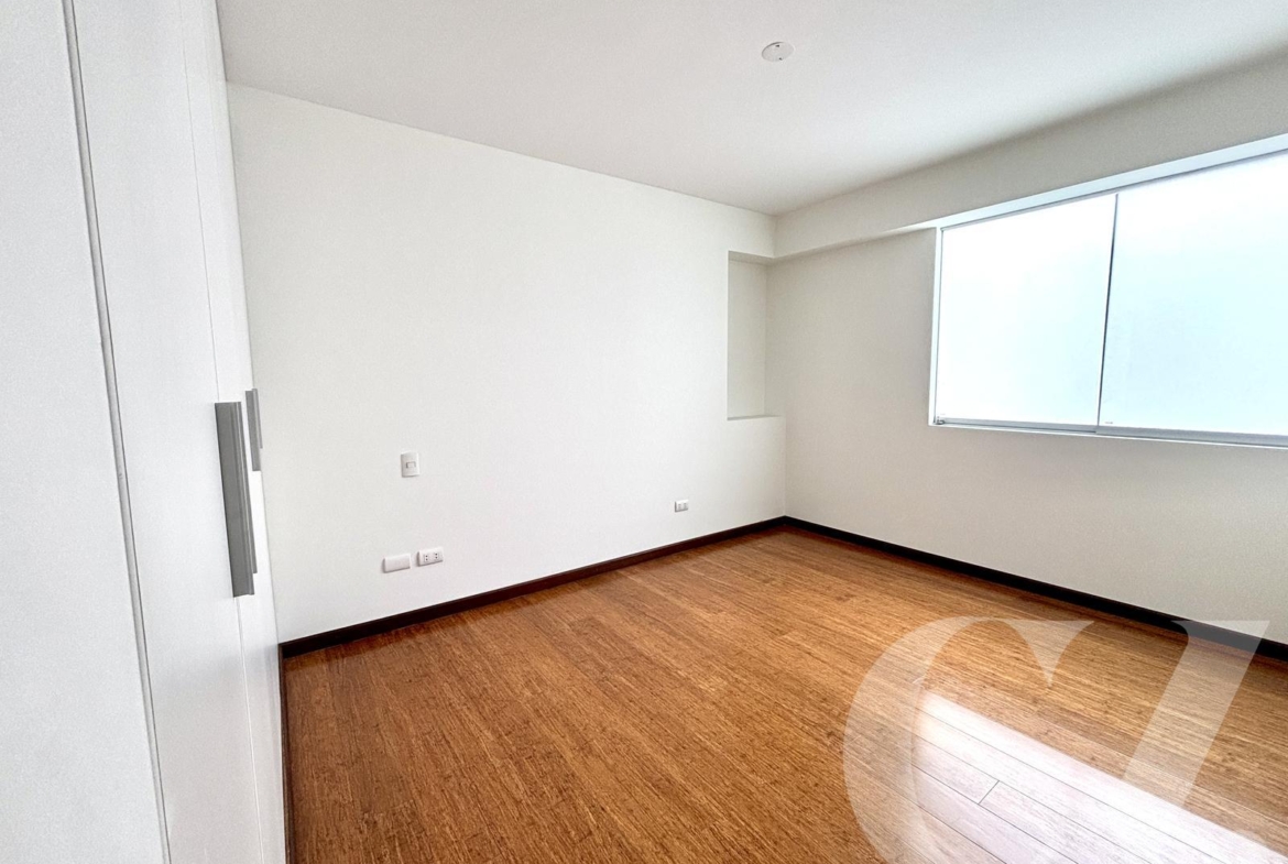 DUPLEX CON TERRAZA GRANDE, BBQ, Y VISTA A PARQUE