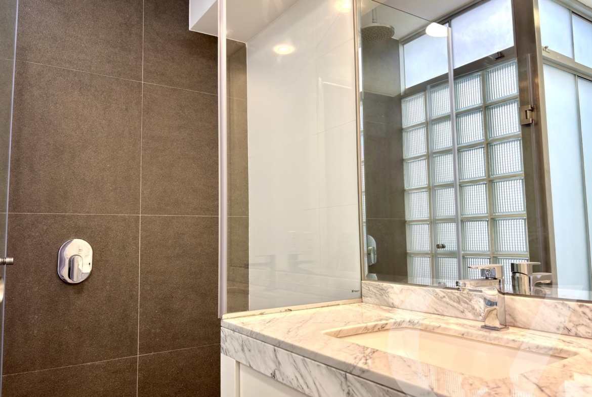 DUPLEX CON TERRAZA GRANDE, BBQ, Y VISTA A PARQUE