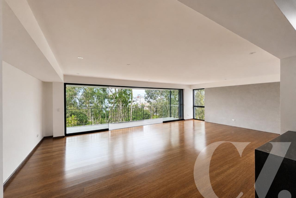 DUPLEX CON TERRAZA GRANDE, BBQ, Y VISTA A PARQUE
